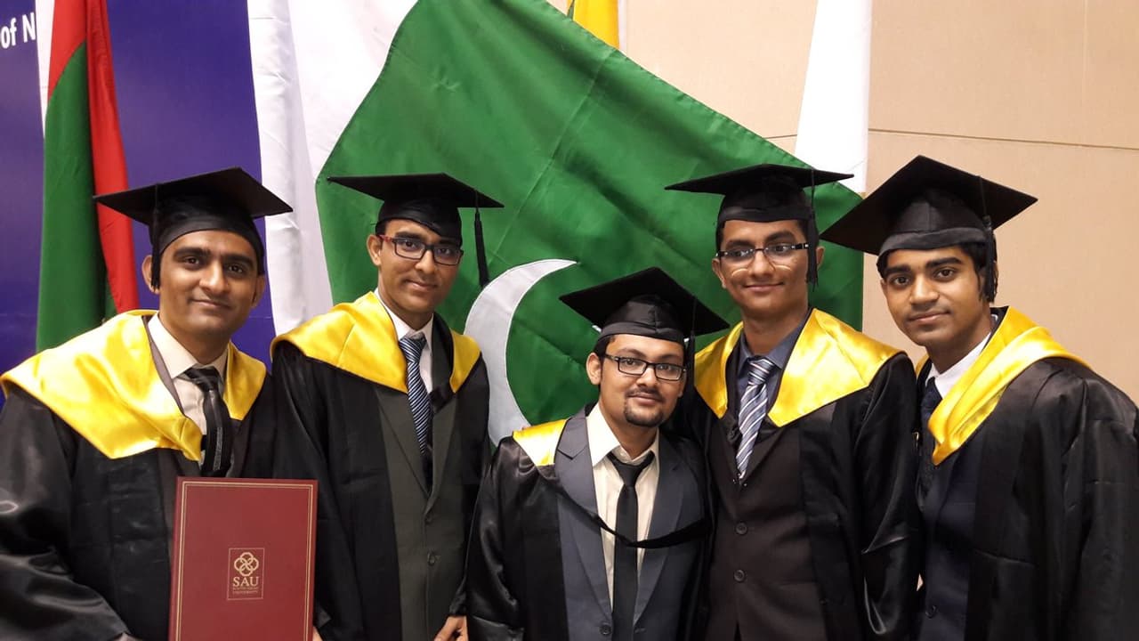 ಒಂದೇ ಕ್ಲಾಸರೂಂನಲ್ಲಿ ಇಂಡೋ ಪಾಕ್ ಸ್ಟೂಡೆಂಟ್ಸ್: ಇದು ಎಸ್ ಎಯು ಮ್ಯಾಜಿಕ್..! ಒಂದೇ ಕ್ಲಾಸರೂಂನಲ್ಲಿ ಇಂಡೋ ಪಾಕ್ ಸ್ಟೂಡೆಂಟ್ಸ್: ಇದು ಎಸ್ ಎಯು ಮ್ಯಾಜಿಕ್..!