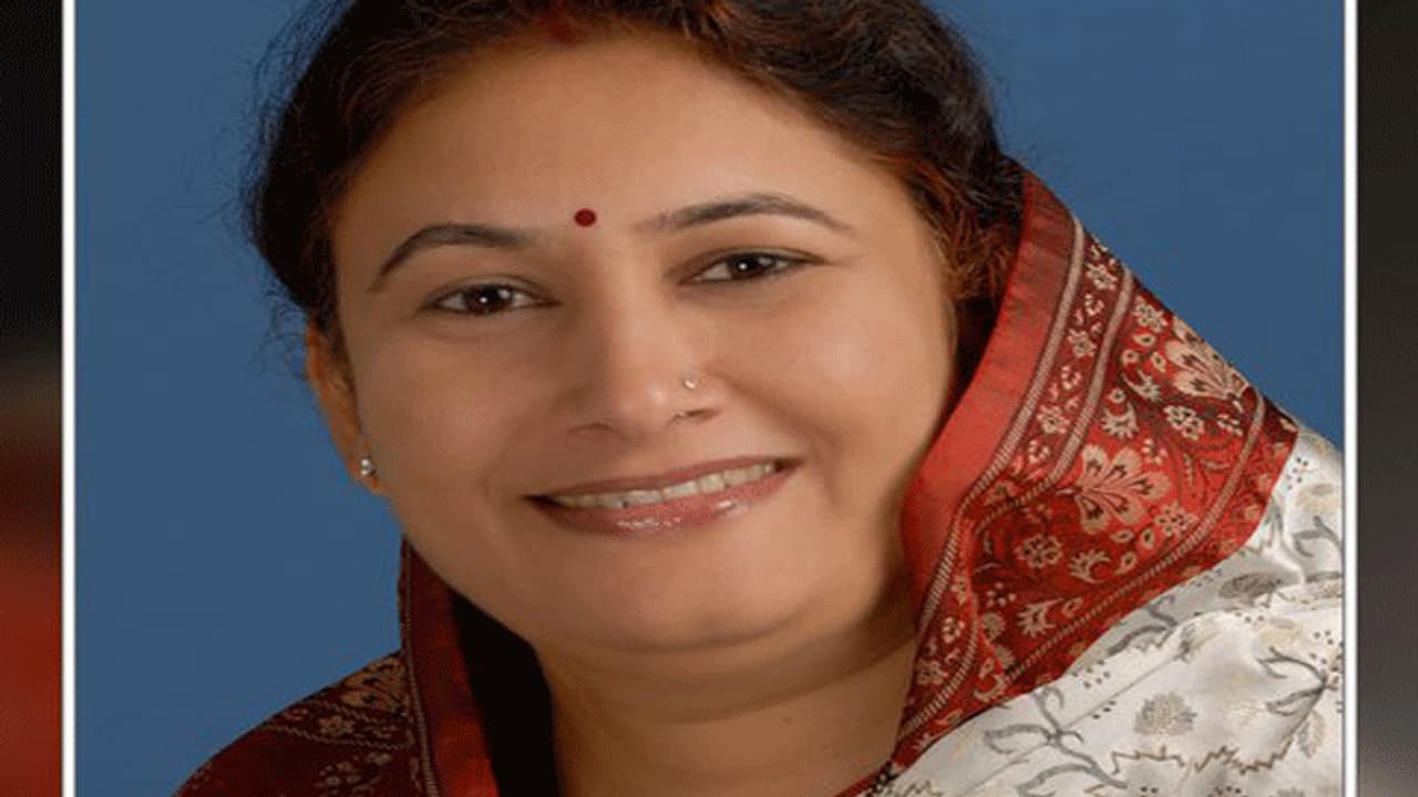 ಸಚಿವೆಗೆ ಕಿವಿ, ಮೂಗು ಕತ್ತರಿಸುವುದಾಗಿ ಬೆದರಿಕೆ ಸಚಿವೆಗೆ ಕಿವಿ, ಮೂಗು ಕತ್ತರಿಸುವುದಾಗಿ ಬೆದರಿಕೆ