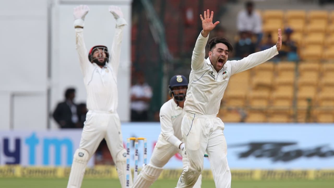 ಚೊಚ್ಚಲ ಪಂದ್ಯದಲ್ಲೇ ಕುಖ್ಯಾತಿಗೆ ಒಳಗಾದ ರಶೀದ್ ಖಾನ್..! ಚೊಚ್ಚಲ ಪಂದ್ಯದಲ್ಲೇ ಕುಖ್ಯಾತಿಗೆ ಒಳಗಾದ ರಶೀದ್ ಖಾನ್..!