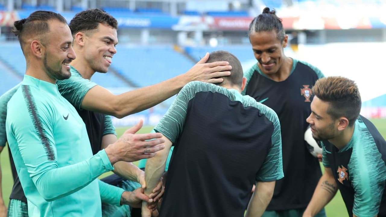 ಫಿಫಾ ವಿಶ್ವಕಪ್ 2018: ಸ್ಪೇನ್ ಪೋರ್ಚುಗಲ್ ಹೋರಾಟಕ್ಕೆ ಸಜ್ಜಾಗಿದೆ ಫಿಫಾ ವೇದಿಕೆ ಫಿಫಾ ವಿಶ್ವಕಪ್ 2018: ಸ್ಪೇನ್ ಪೋರ್ಚುಗಲ್ ಹೋರಾಟಕ್ಕೆ ಸಜ್ಜಾಗಿದೆ ಫಿಫಾ ವೇದಿಕೆ