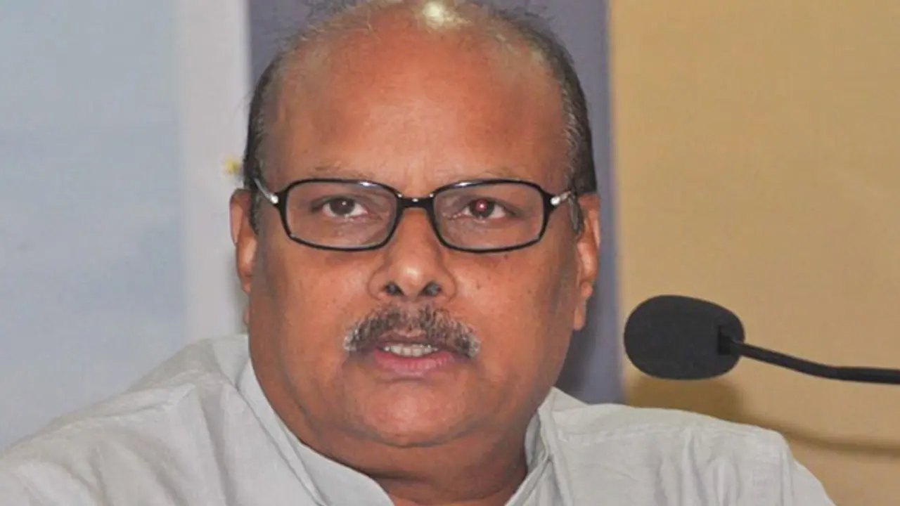 అప్పుల ఊబిలోకి ఆంధ్రప్రదేశ్, కాగ్ సమక్షంలో లెక్కలు తేల్చుకుందాం.. జగన్కు యనమల సవాల్ అప్పుల ఊబిలోకి ఆంధ్రప్రదేశ్, కాగ్ సమక్షంలో లెక్కలు తేల్చుకుందాం.. జగన్కు యనమల సవాల్