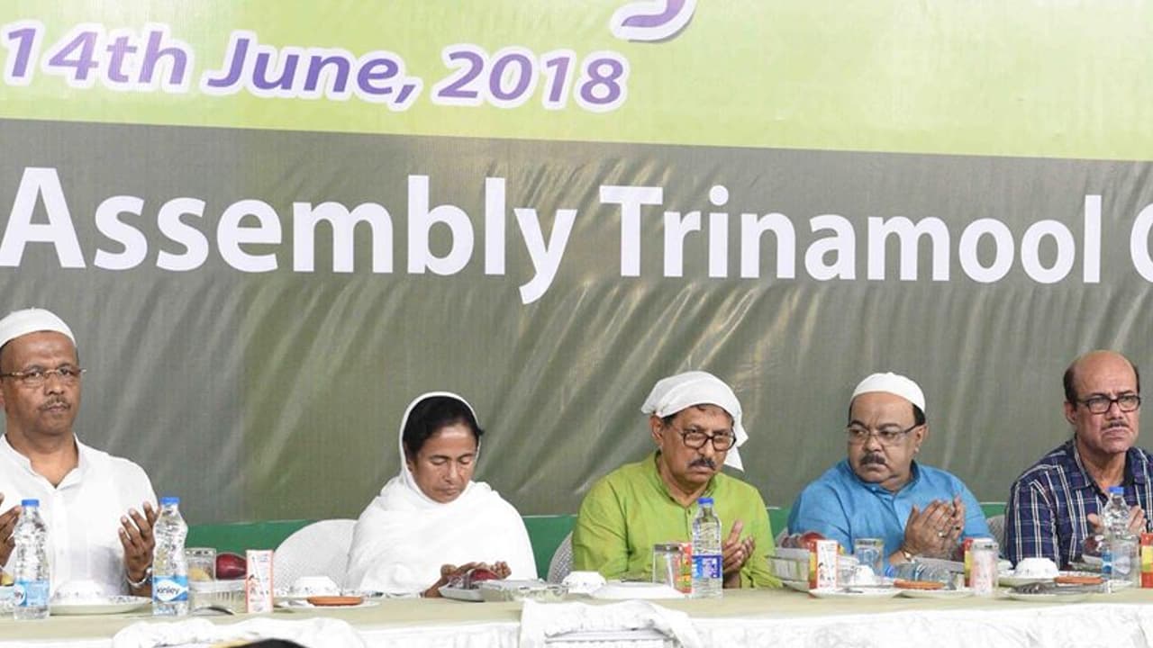 'ಹಿಂದೂಗಳನ್ನು ಪ್ರೀತಿಸುವುದೆಂದರೆ ಮುಸ್ಲಿಮರನ್ನು ದ್ವೇಷಿಸುವುದೇ?' 'ಹಿಂದೂಗಳನ್ನು ಪ್ರೀತಿಸುವುದೆಂದರೆ ಮುಸ್ಲಿಮರನ್ನು ದ್ವೇಷಿಸುವುದೇ?'