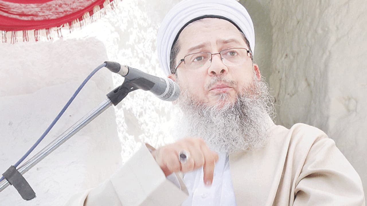 ಬಕ್ರೀದ್ ವೇಳೆ ನಡೆಯುತ್ತೆ 2 ವಧೆ: ಮುಸ್ಲಿಂ ಧರ್ಮಗುರು ಬಕ್ರೀದ್ ವೇಳೆ ನಡೆಯುತ್ತೆ 2 ವಧೆ: ಮುಸ್ಲಿಂ ಧರ್ಮಗುರು