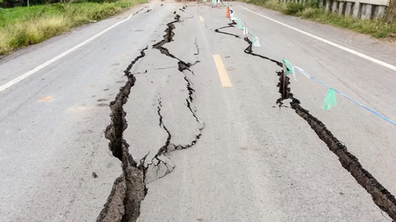ఇండోనేషియాలో భూకంపం: 82 మంది మృతి ఇండోనేషియాలో భూకంపం: 82 మంది మృతి