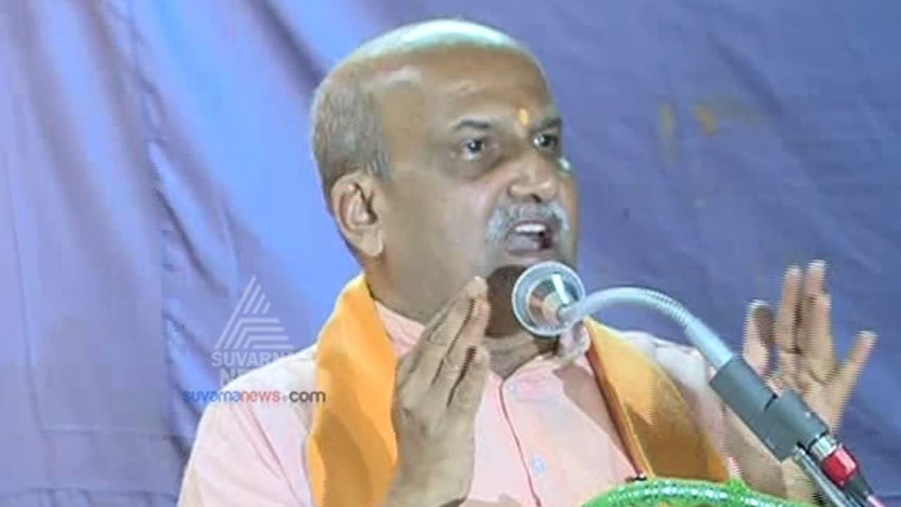 ರಾಜಕಾರಣಿಗಳಷ್ಟು ನಿರ್ಲಜ್ಜ, ನೀಚರು ಯಾರೂ ಇಲ್ಲ : ಮುತಾಲಿಕ್ ವಾಗ್ದಾಳಿ ರಾಜಕಾರಣಿಗಳಷ್ಟು ನಿರ್ಲಜ್ಜ, ನೀಚರು ಯಾರೂ ಇಲ್ಲ : ಮುತಾಲಿಕ್ ವಾಗ್ದಾಳಿ