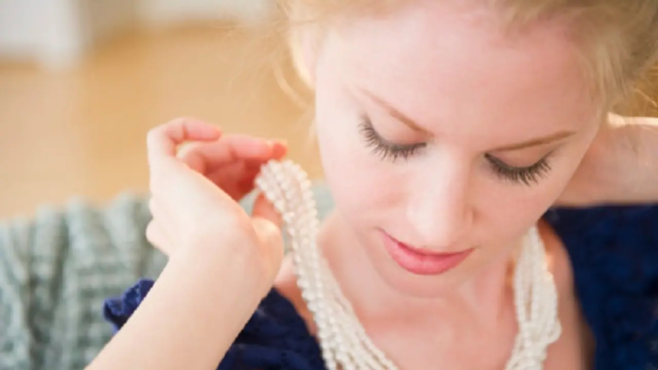 'ಮುತ್ತಿ'ನಂಥ ಮಾತೊಂದ ಹೇಳುವೆ ಹತ್ತಿರ ಹತ್ತಿರ ಬಾ... 'ಮುತ್ತಿ'ನಂಥ ಮಾತೊಂದ ಹೇಳುವೆ ಹತ್ತಿರ ಹತ್ತಿರ ಬಾ...