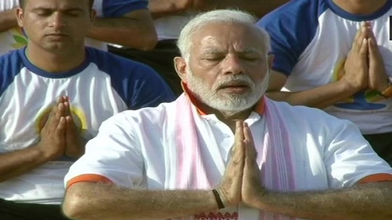 ಸಮಾಜವನ್ನು ಒಗ್ಗೂಡಿಸುವ ಶಕ್ತಿ ಯೋಗಕ್ಕಿದೆ: ಪ್ರಧಾನಿ ಮೋದಿ ಸಮಾಜವನ್ನು ಒಗ್ಗೂಡಿಸುವ ಶಕ್ತಿ ಯೋಗಕ್ಕಿದೆ: ಪ್ರಧಾನಿ ಮೋದಿ