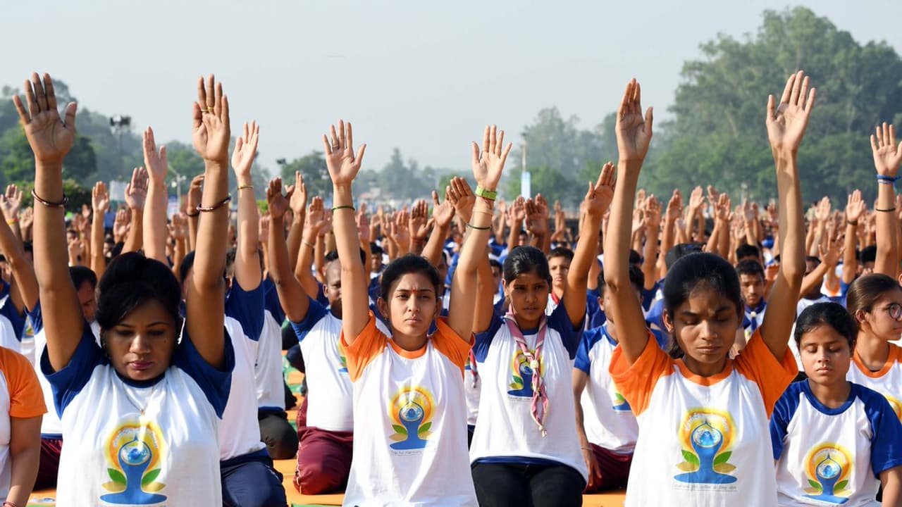ಯೋಗದಲ್ಲಿ ಅಡಗಿದೆ ನಮ್ಮ ಆರೋಗ್ಯ ಯೋಗದಲ್ಲಿ ಅಡಗಿದೆ ನಮ್ಮ ಆರೋಗ್ಯ