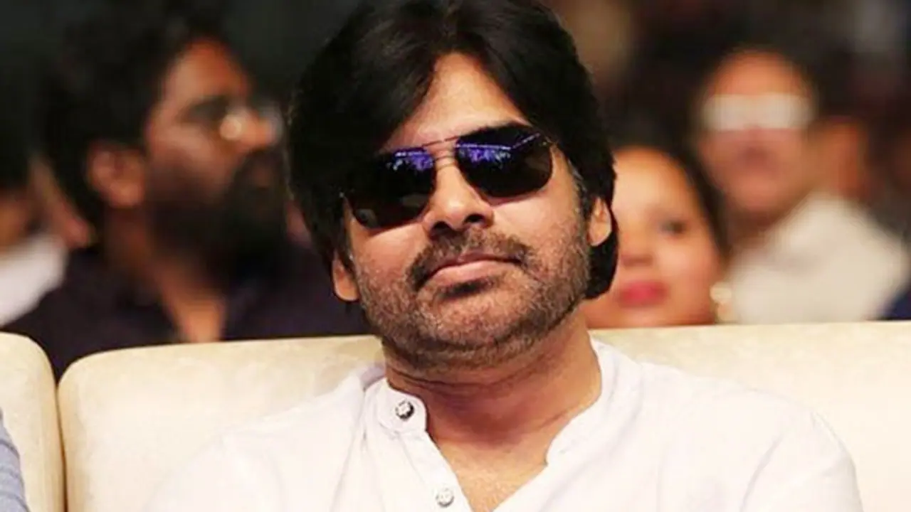 ఆ అమ్మాయికి ప్రపోజ్ చేస్తే.. క్లాస్ పీకింది: పవన్ కళ్యాణ్! ఆ అమ్మాయికి ప్రపోజ్ చేస్తే.. క్లాస్ పీకింది: పవన్ కళ్యాణ్!