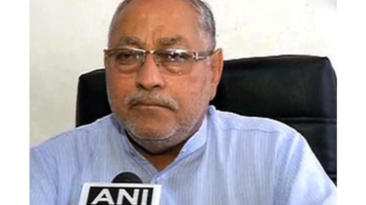 ನಡುಗಿತು ಜೈಪುರ: ಠಾಣೆ ಎದುರು ಧರಣಿ ಕುಳಿತ ಮೋದಿ ಸಹೋದರ! ನಡುಗಿತು ಜೈಪುರ: ಠಾಣೆ ಎದುರು ಧರಣಿ ಕುಳಿತ ಮೋದಿ ಸಹೋದರ!