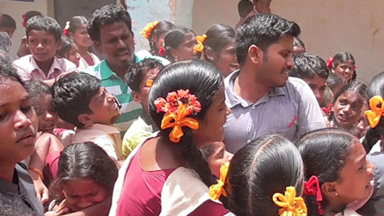 ಮಕ್ಕಳ ಕಣ್ಣೀರಿಗೆ ಮಂಡಿಯೂರಿದ ಶಿಕ್ಷಣ ಇಲಾಖೆ ಮಕ್ಕಳ ಕಣ್ಣೀರಿಗೆ ಮಂಡಿಯೂರಿದ ಶಿಕ್ಷಣ ಇಲಾಖೆ