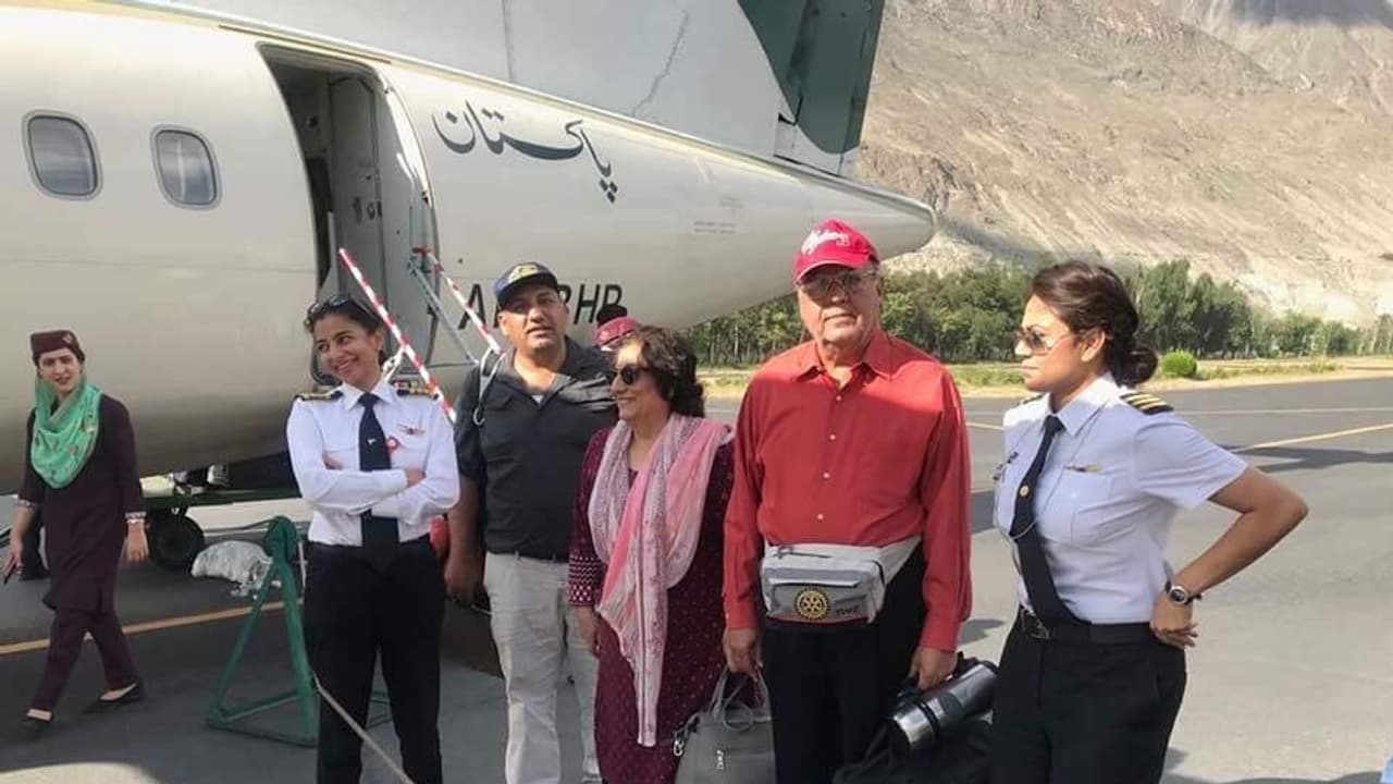 ಸೋಶಿಯಲ್ ಮಿಡಿಯಾದಲ್ಲಿ ಧೂಳೆಬ್ಬಿಸುತ್ತಿರುವ ಪಾಕ್ ಮಹಿಳಾ ಪೈಲೆಟ್ಸ್..! ಸೋಶಿಯಲ್ ಮಿಡಿಯಾದಲ್ಲಿ ಧೂಳೆಬ್ಬಿಸುತ್ತಿರುವ ಪಾಕ್ ಮಹಿಳಾ ಪೈಲೆಟ್ಸ್..!