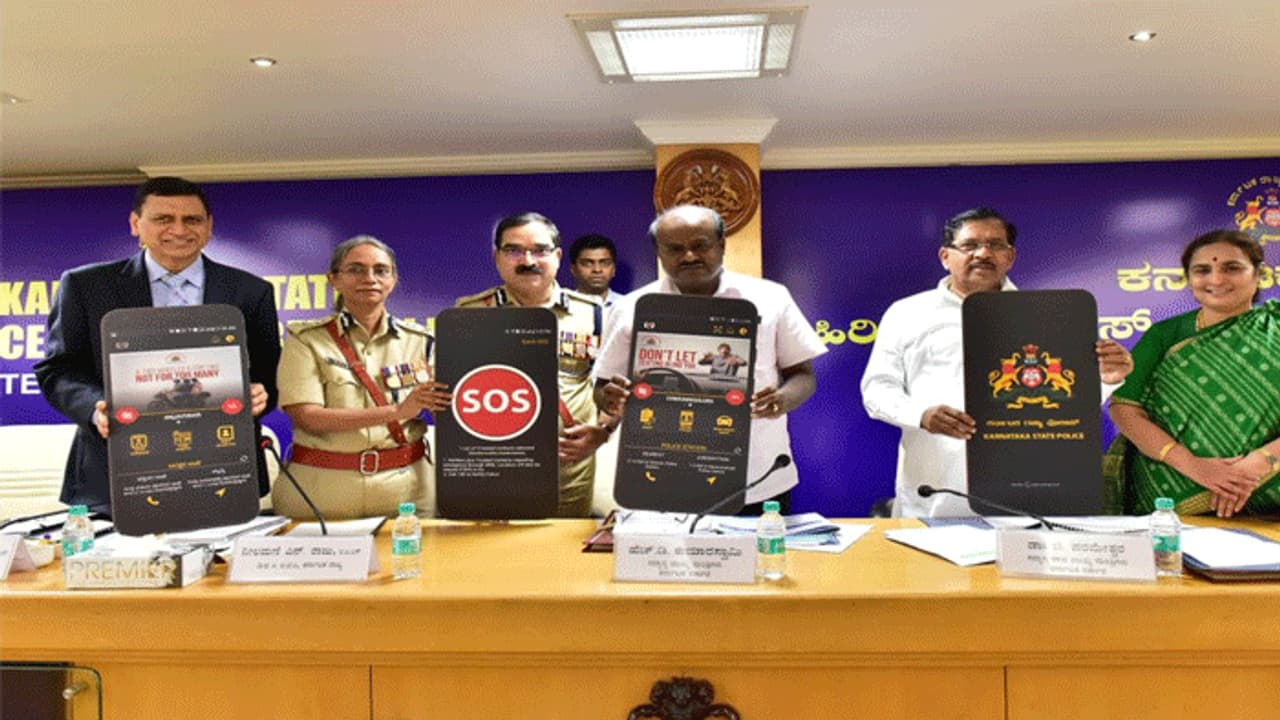 ಆಪದ್ಬಾಂಧವ ಪೊಲೀಸ್ ಆ್ಯಪ್ ಬಿಡುಗಡೆ ಆಪದ್ಬಾಂಧವ ಪೊಲೀಸ್ ಆ್ಯಪ್ ಬಿಡುಗಡೆ