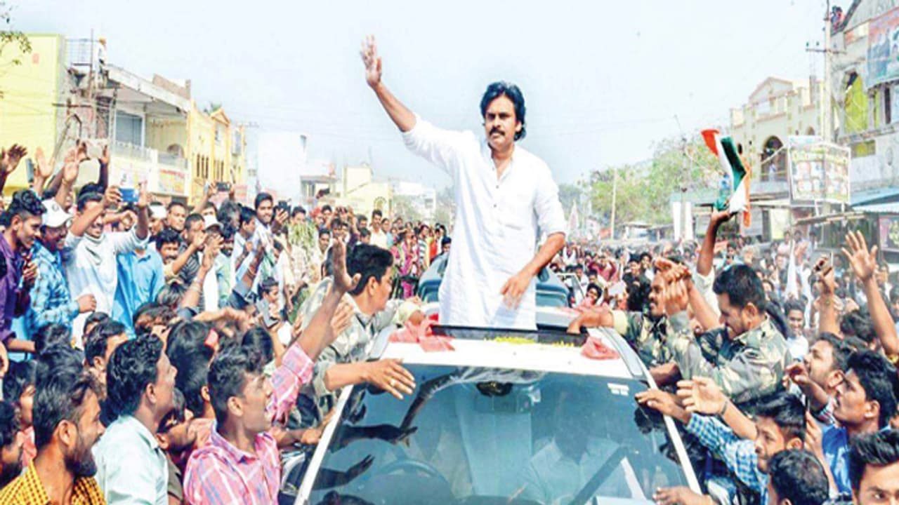 జగన్ కు కౌంటర్, బాబుకు సవాల్: పవన్ కవాతు రాజకీయ వ్యూహమే