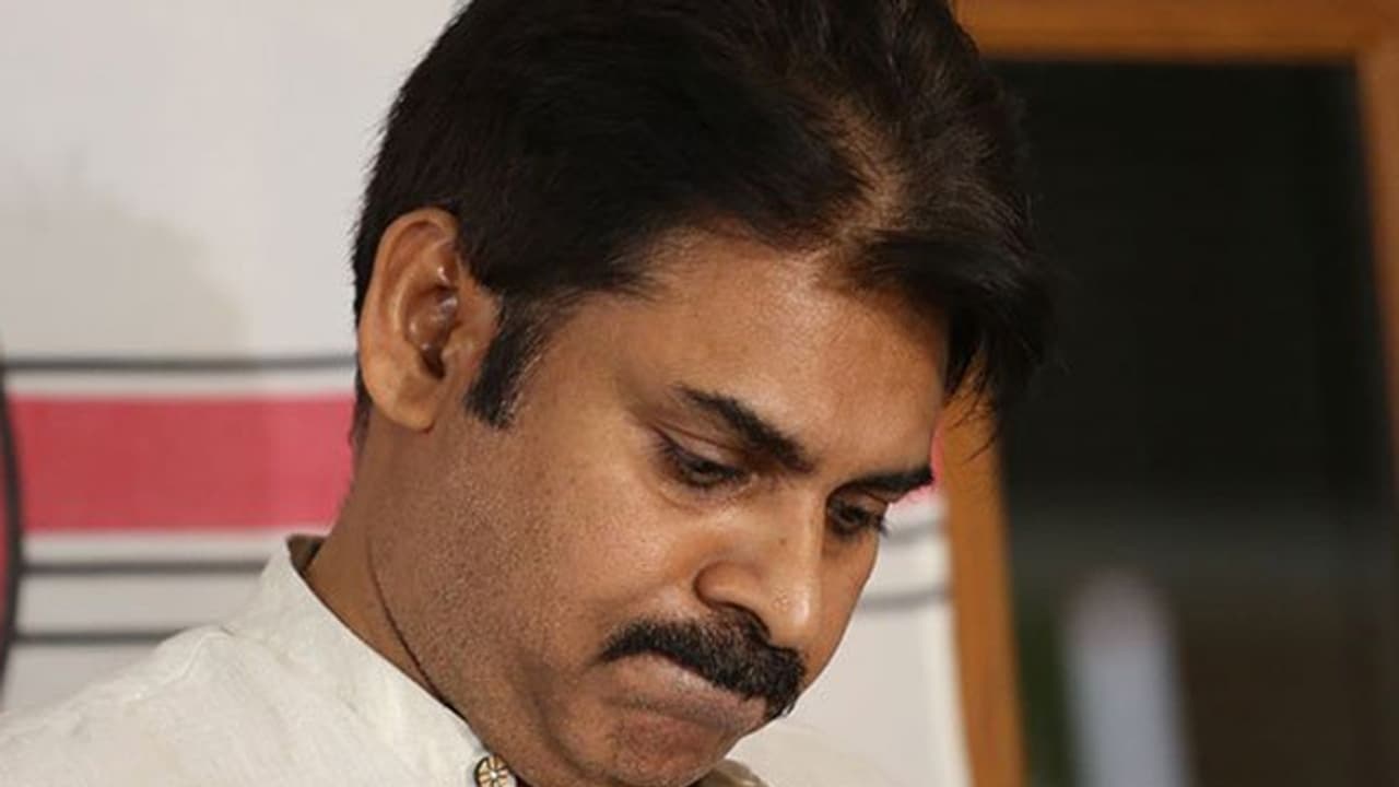 తెలంగాణ ముందస్తుపై మౌనమేలనోయి పవన్