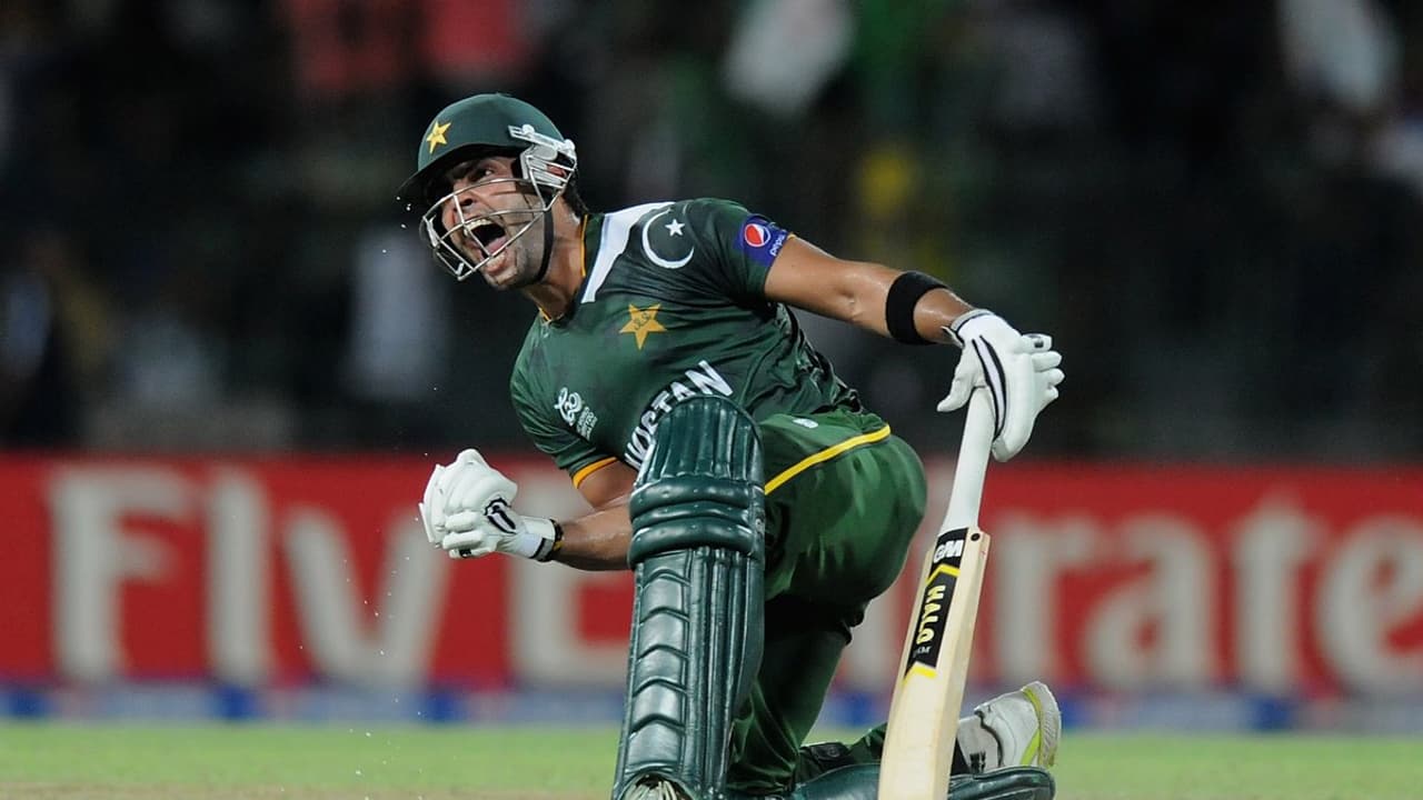 വാതുവെപ്പുകാര് സമീപിച്ച കാര്യം മറച്ചുവെച്ചു; പാക് യുവതാരത്തിന് മൂന്ന് വര്ഷ വിലക്ക് വാതുവെപ്പുകാര് സമീപിച്ച കാര്യം മറച്ചുവെച്ചു; പാക് യുവതാരത്തിന് മൂന്ന് വര്ഷ വിലക്ക്