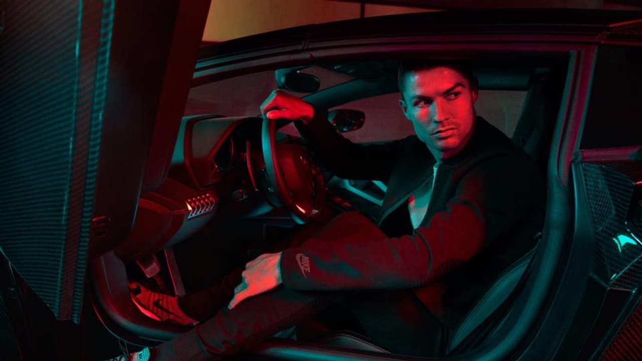 ಫುಟ್ಬಾಲ್ ಸ್ಟಾರ್ ಕ್ರಿಸ್ಟಿಯಾನೋ ರೋನಾಲ್ಡೋ ಬಳಿ ಏಷ್ಟು ಕಾರುಗಳಿವೆ ಗೊತ್ತಾ? ಫುಟ್ಬಾಲ್ ಸ್ಟಾರ್ ಕ್ರಿಸ್ಟಿಯಾನೋ ರೋನಾಲ್ಡೋ ಬಳಿ ಏಷ್ಟು ಕಾರುಗಳಿವೆ ಗೊತ್ತಾ?