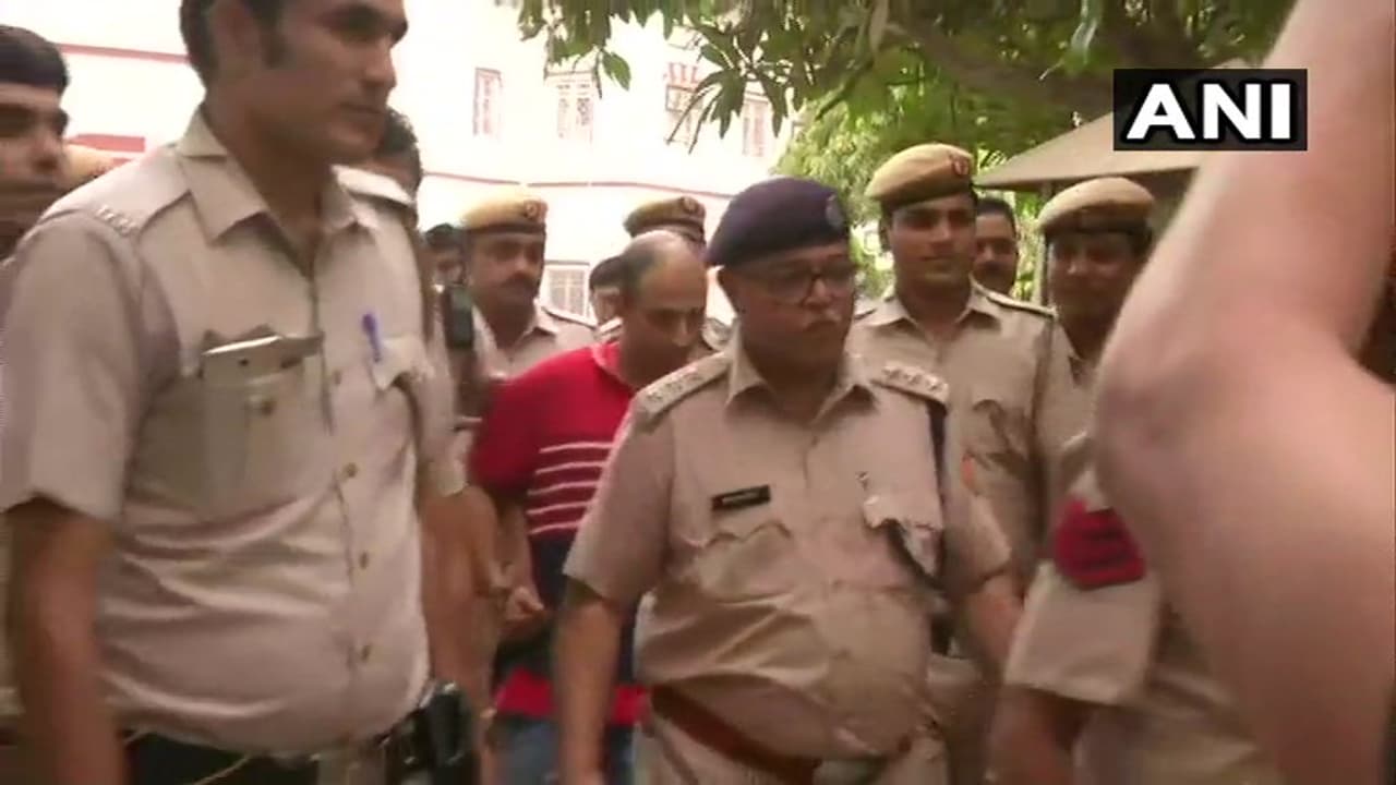 ಶೈಲಜಾಗೆ 6 ತಿಂಗಳಲ್ಲಿ 3500 ಬಾರಿ ಫೋನ್ ಮಾಡಿದ್ದ ಹಂಡಾ! ಶೈಲಜಾಗೆ 6 ತಿಂಗಳಲ್ಲಿ 3500 ಬಾರಿ ಫೋನ್ ಮಾಡಿದ್ದ ಹಂಡಾ!