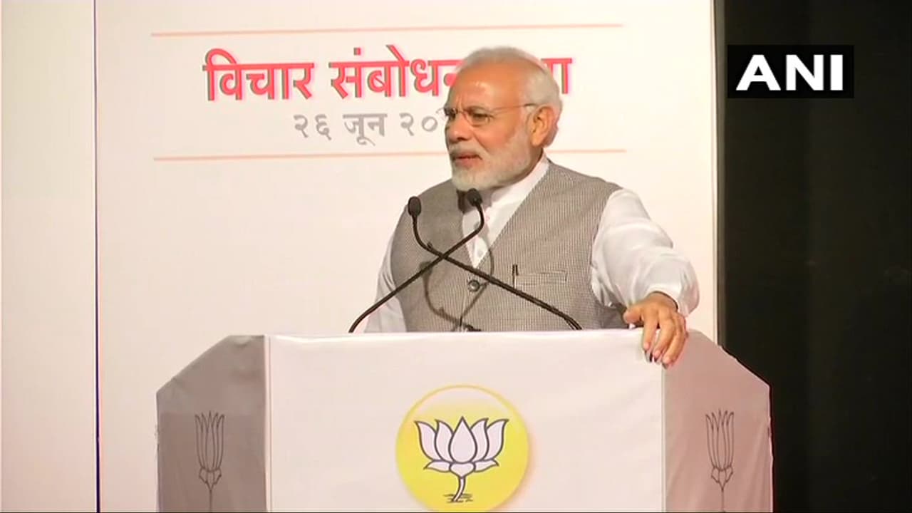 ಭಾರತವನ್ನು ಜೈಲಾಗಿ ಪರಿವರ್ತಿಸಿದ್ದ ಇಂದಿರಾ: ಮೋದಿ ವಾಗ್ದಾಳಿ! ಭಾರತವನ್ನು ಜೈಲಾಗಿ ಪರಿವರ್ತಿಸಿದ್ದ ಇಂದಿರಾ: ಮೋದಿ ವಾಗ್ದಾಳಿ!