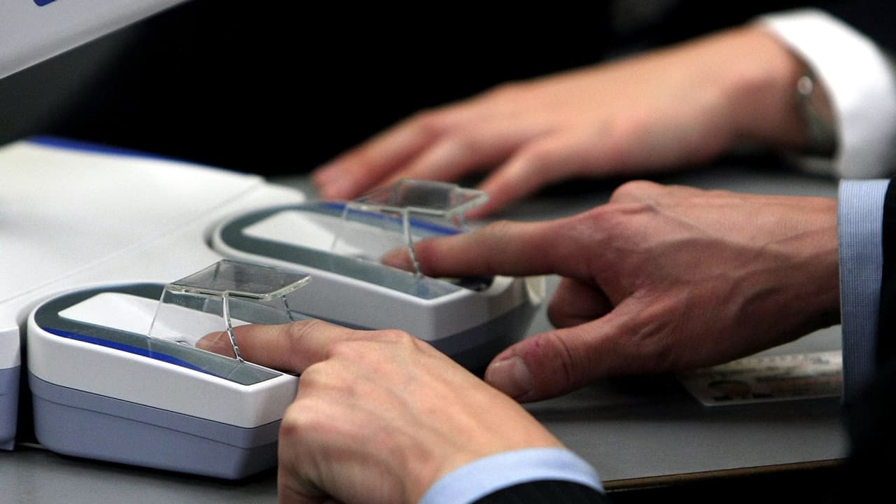 జగిత్యాలలో నకిలీ వేలిముద్రల తయారీ గుట్టురట్టు జగిత్యాలలో నకిలీ వేలిముద్రల తయారీ గుట్టురట్టు