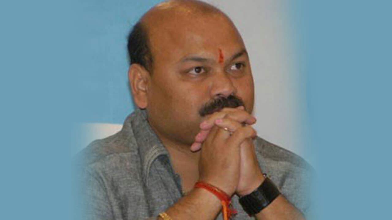 కవితకు భయం పట్టుకుంది: డిఎస్ తనయుడు కవితకు భయం పట్టుకుంది: డిఎస్ తనయుడు