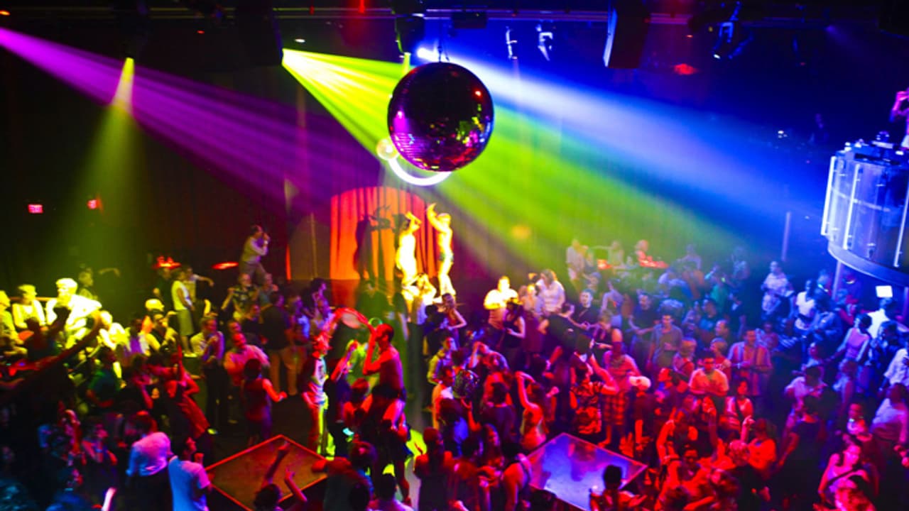 డబ్బు కోసమా.. పాత గొడవలా.. పబ్లో కిడ్నాప్ డబ్బు కోసమా.. పాత గొడవలా.. పబ్లో కిడ్నాప్