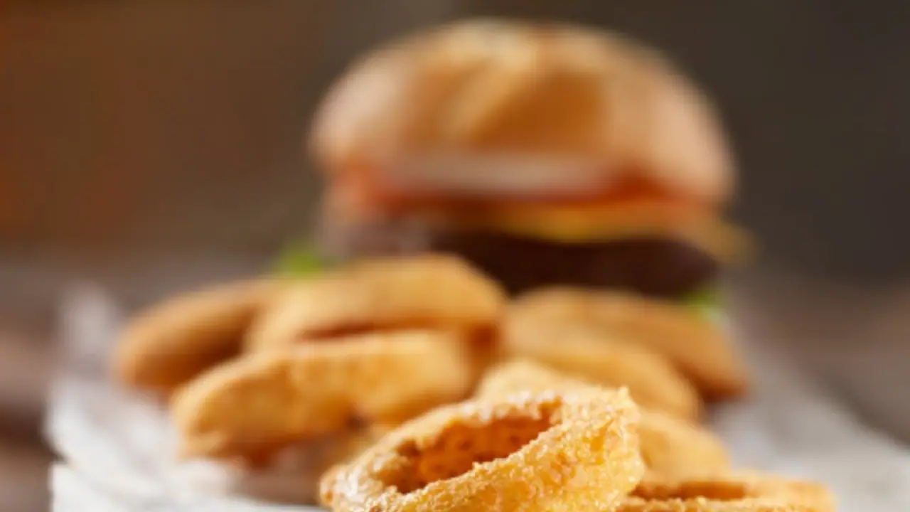 ಕುರುಕು ಈರುಳ್ಳಿ ರೀಂಗ್ ರೆಸಿಪಿ ಇಲ್ಲಿದೆ... ಕುರುಕು ಈರುಳ್ಳಿ ರೀಂಗ್ ರೆಸಿಪಿ ಇಲ್ಲಿದೆ...