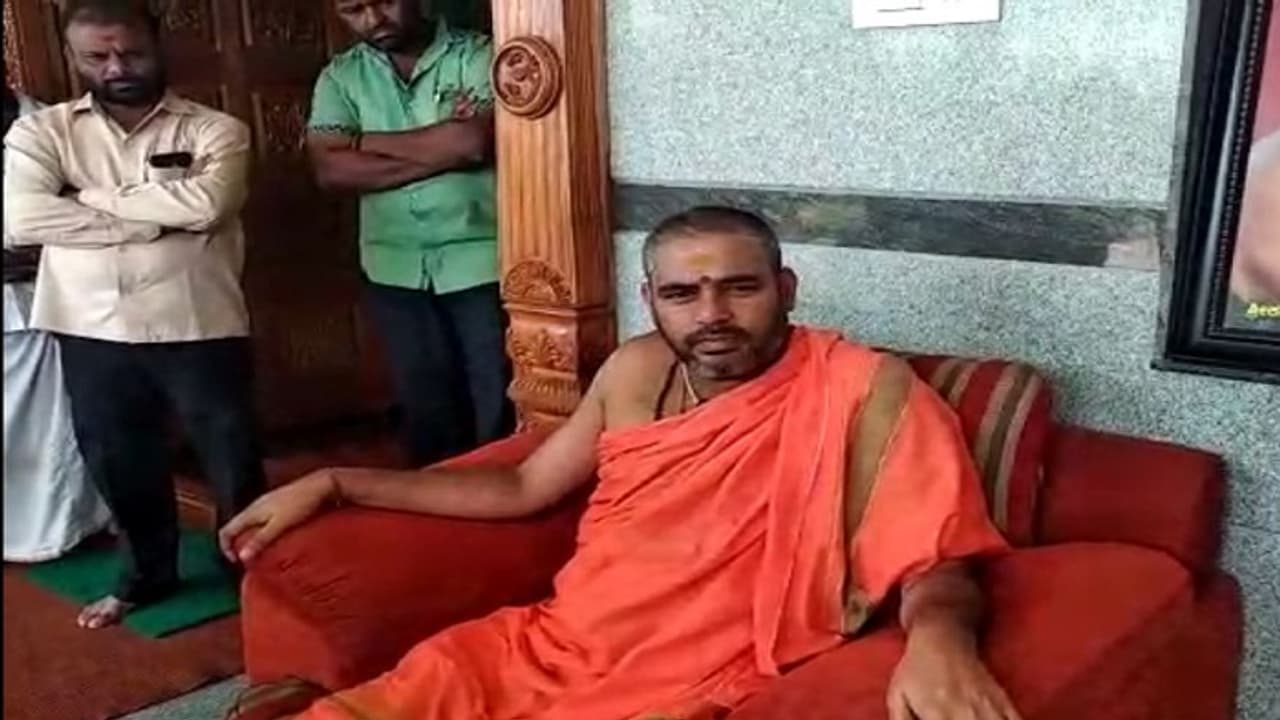 ವಿಶ್ವನಾಥ್ ಹಂಗ್ ಅಂದಿದಕ್ಕೆ ನಿರಂಜನಾನಂದ ಸ್ವಾಮೀಜಿ ಹಿಂಗ್ ಅಂದ್ರು! ವಿಶ್ವನಾಥ್ ಹಂಗ್ ಅಂದಿದಕ್ಕೆ ನಿರಂಜನಾನಂದ ಸ್ವಾಮೀಜಿ ಹಿಂಗ್ ಅಂದ್ರು!