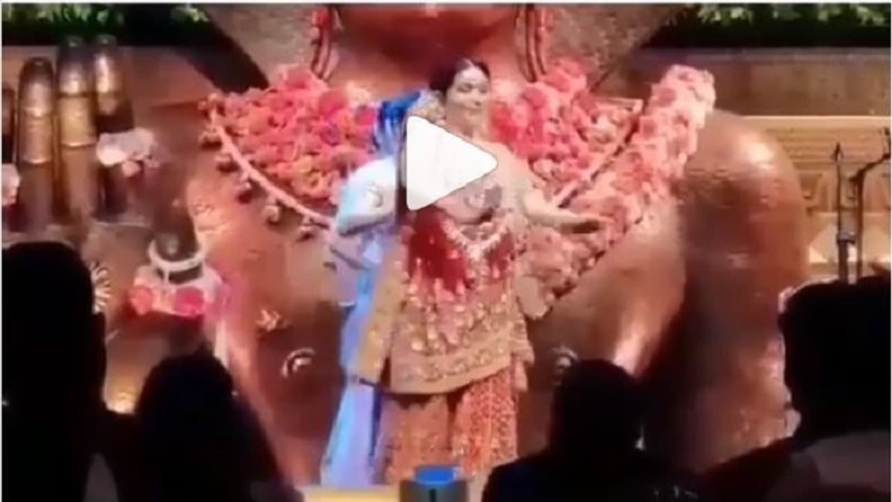 ನೀತಾ ಅಂಬಾನಿ ಸ್ಟೆಪ್ಸ್ ಗೆ ಮುಖೇಶ್ ಬೋಲ್ಡ್: ಮತ್ತೆ ನೀವು? ನೀತಾ ಅಂಬಾನಿ ಸ್ಟೆಪ್ಸ್ ಗೆ ಮುಖೇಶ್ ಬೋಲ್ಡ್: ಮತ್ತೆ ನೀವು?