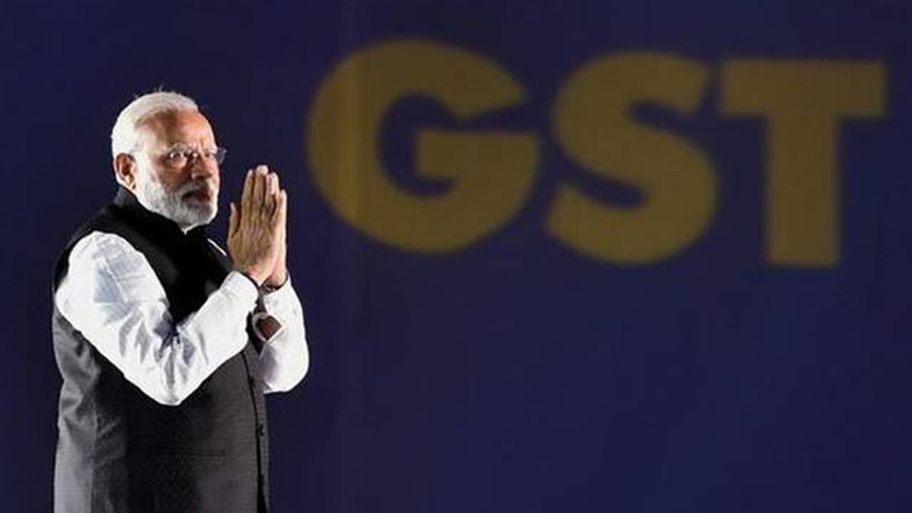 ಜಿಎಸ್ಟಿ ಒಂದು ವರ್ಷ: ಪ್ರಧಾನಿ ಶುಭಾಶಯ ಜಿಎಸ್ಟಿ ಒಂದು ವರ್ಷ: ಪ್ರಧಾನಿ ಶುಭಾಶಯ