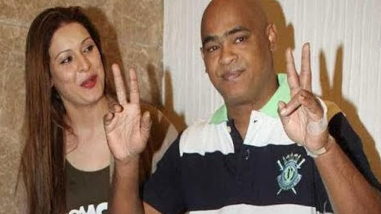 ಮಾಜಿ ಕ್ರಿಕೆಟಿಗ ವಿನೋದ್ ಕಾಂಬ್ಳಿ, ಪತ್ನಿ ವಿರುದ್ಧ ದೂರು ಮಾಜಿ ಕ್ರಿಕೆಟಿಗ ವಿನೋದ್ ಕಾಂಬ್ಳಿ, ಪತ್ನಿ ವಿರುದ್ಧ ದೂರು