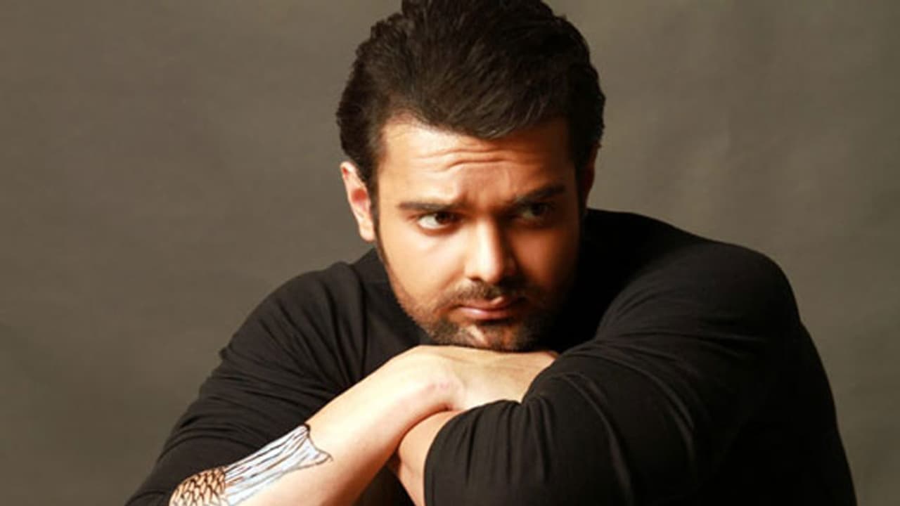 పోలీసుల రాకతో హీరోయిన్ తో హీరోగారి పెళ్లి క్యాన్సిల్..