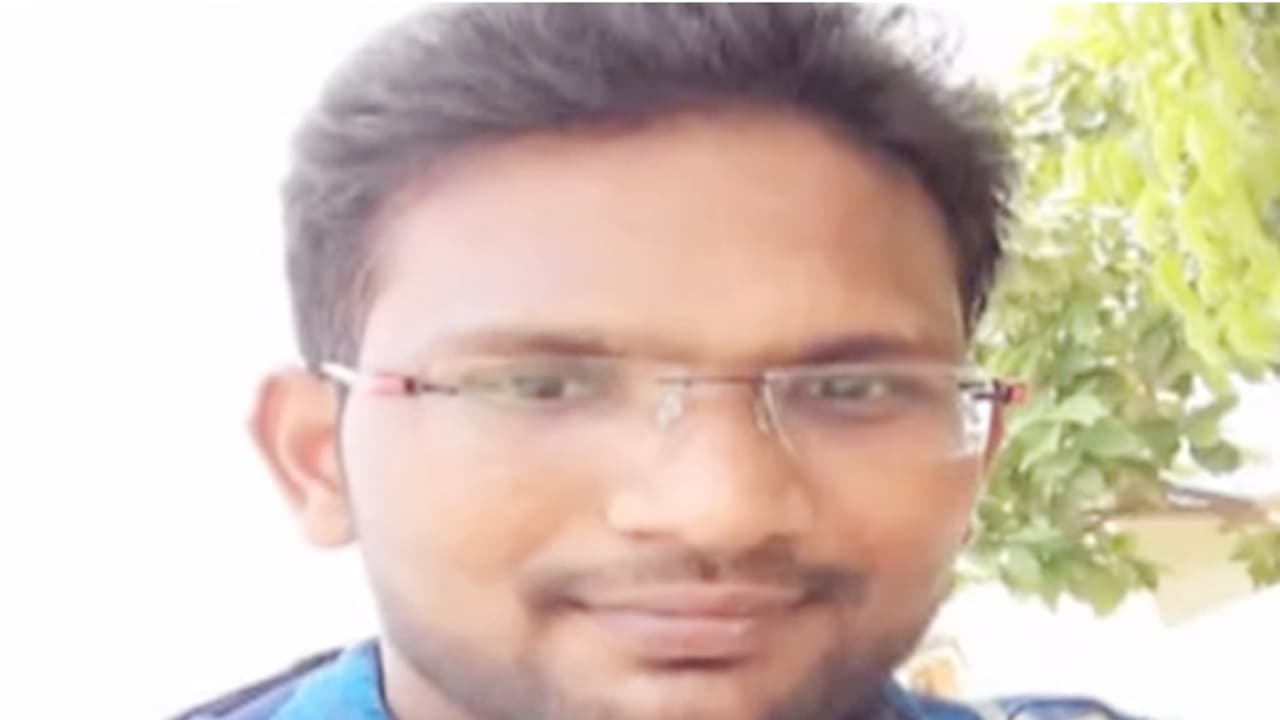 గురువారెడ్డి సూసైడ్లో ట్విస్ట్: ప్రియుడితో ఎఫైర్పై నిలదీస్తే షాకిచ్చిన భార్య గురువారెడ్డి సూసైడ్లో ట్విస్ట్: ప్రియుడితో ఎఫైర్పై నిలదీస్తే షాకిచ్చిన భార్య