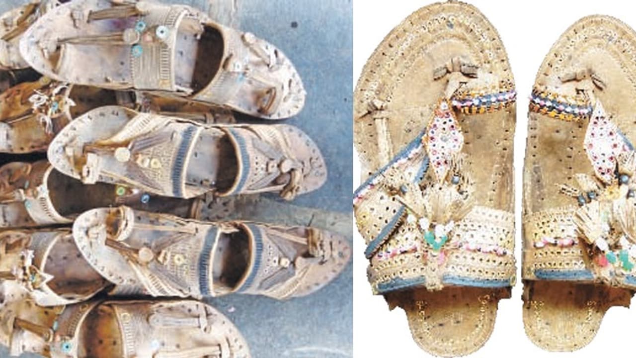 ಈ ಊರಲ್ಲಿ ಚಪ್ಪಲಿಗಳು