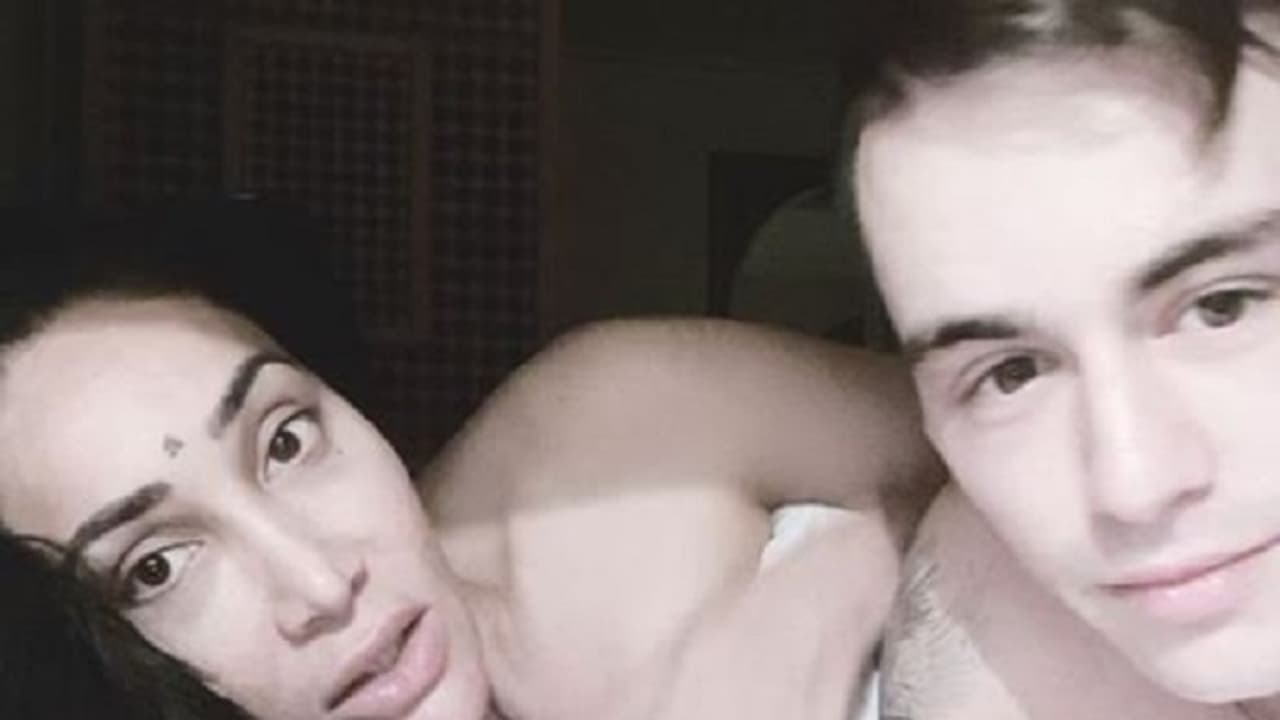 ರೋಹಿತ್ ಶರ್ಮಾಗೆ ನಗ್ನ ಚಿತ್ರ ಸಮರ್ಪಿಸಿದ್ದ ಬಿಗ್ ಬಾಸ್ ಸುಂದರಿ ಸಿಡಿಸಿದ ಬಾಂಬ್!