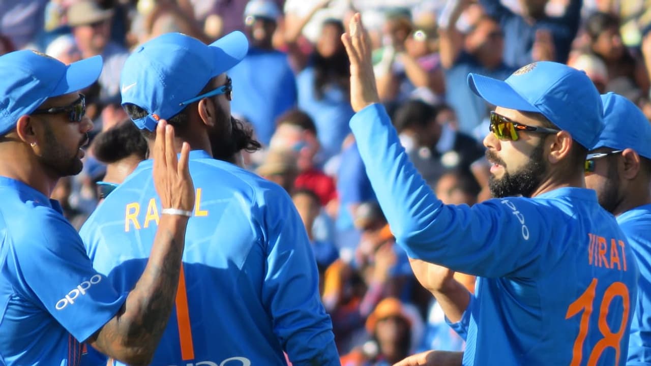 ಭಾರತ ಇಂಗ್ಲೆಂಡ್ ಮೊದಲ ಟಿ20 ಪಂದ್ಯದ ರೋಚಕ ಕ್ಷಣಗಳ ವೀಡಿಯೋ ಇಲ್ಲಿದೆ ನೋಡಿ ಭಾರತ ಇಂಗ್ಲೆಂಡ್ ಮೊದಲ ಟಿ20 ಪಂದ್ಯದ ರೋಚಕ ಕ್ಷಣಗಳ ವೀಡಿಯೋ ಇಲ್ಲಿದೆ ನೋಡಿ