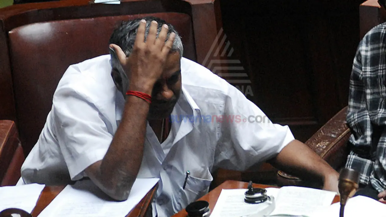 'ಕೈ' ಕಾರ್ಯಕರ್ತರಿಗೆ ಕಿರುಕುಳ?: ರೇವಣ್ಣಗೆ ಹೊಸ ಟೆನ್ಶನ್! 'ಕೈ' ಕಾರ್ಯಕರ್ತರಿಗೆ ಕಿರುಕುಳ?: ರೇವಣ್ಣಗೆ ಹೊಸ ಟೆನ್ಶನ್!