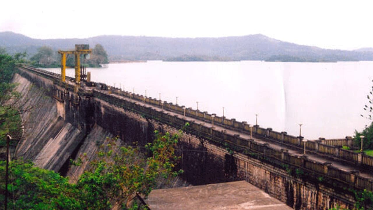 ಹೊಸನಗರ ಸೇತುವೆ ಮೇಲೆ ಲಿಂಗನಮಕ್ಕಿ ಹಿನ್ನೀರು: 20 ಗ್ರಾಮಗಳ ಸಂಪರ್ಕ ಕಡಿತ ಹೊಸನಗರ ಸೇತುವೆ ಮೇಲೆ ಲಿಂಗನಮಕ್ಕಿ ಹಿನ್ನೀರು: 20 ಗ್ರಾಮಗಳ ಸಂಪರ್ಕ ಕಡಿತ