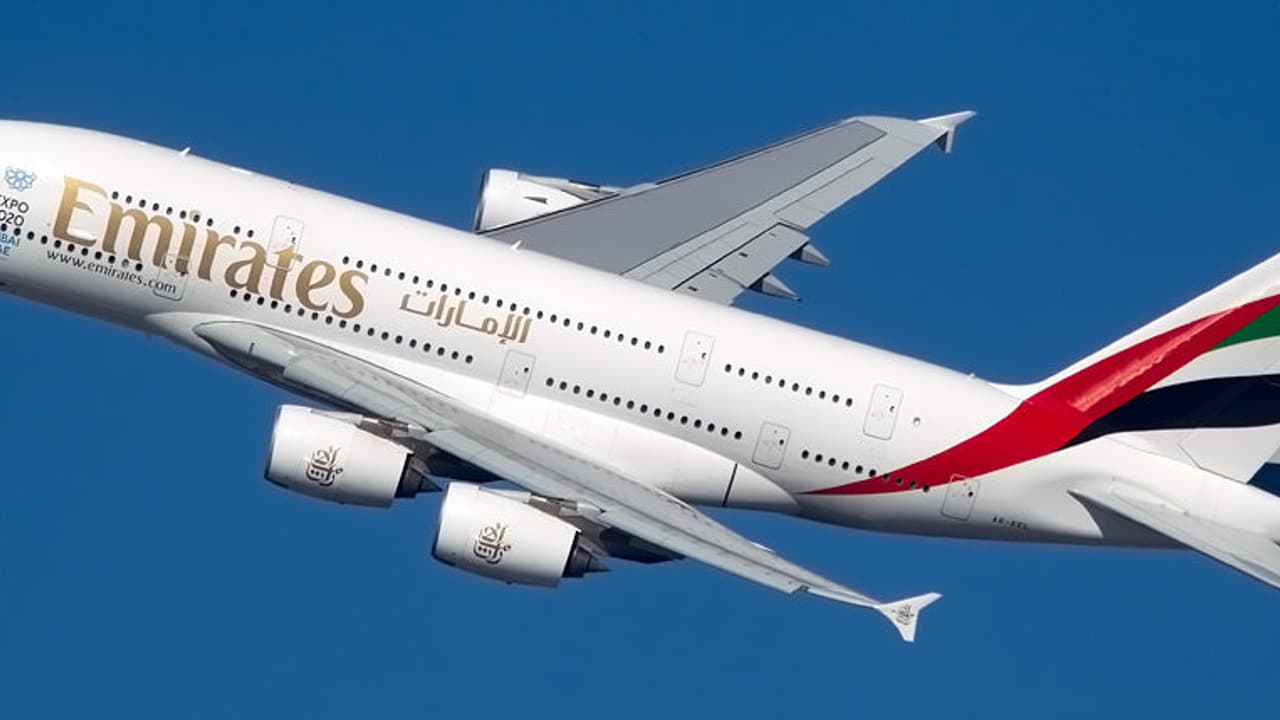ఎమిరేట్స్ ఎయిర్లైన్స్కు 2 లక్షలు జరిమానా...ఎందుకంటే ? ఎమిరేట్స్ ఎయిర్లైన్స్కు 2 లక్షలు జరిమానా...ఎందుకంటే ?