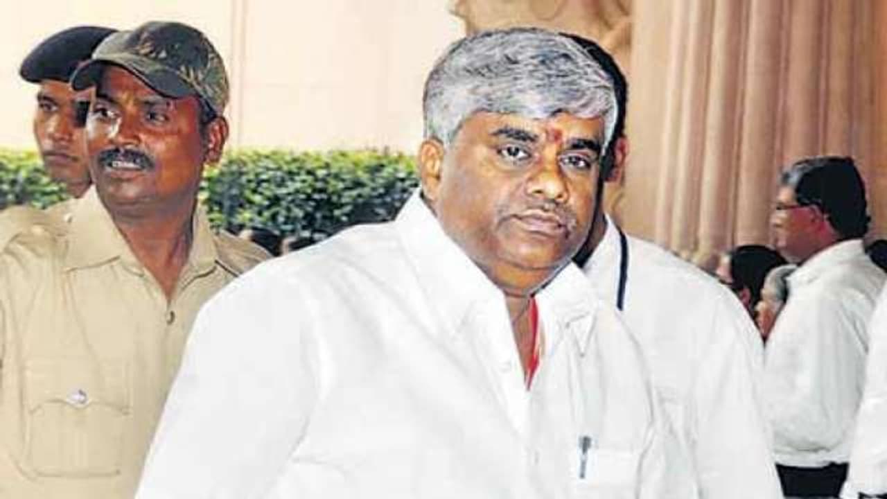 ಎಚ್.ಡಿ.ರೇವಣ್ಣ ಸೂಪರ್ ಸಿಎಮ್ಮೋ..ಸೂಪರ್ ಮೂನೋ...! ಎಚ್.ಡಿ.ರೇವಣ್ಣ ಸೂಪರ್ ಸಿಎಮ್ಮೋ..ಸೂಪರ್ ಮೂನೋ...!