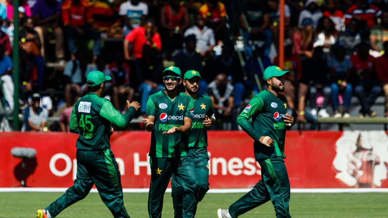 ತ್ರಿಕೋನ ಟಿ20: ಆಸ್ಟ್ರೇಲಿಯಾಗೆ ಸೋಲುಣಿಸಿದ ಪಾಕಿಸ್ತಾನ ತ್ರಿಕೋನ ಟಿ20: ಆಸ್ಟ್ರೇಲಿಯಾಗೆ ಸೋಲುಣಿಸಿದ ಪಾಕಿಸ್ತಾನ