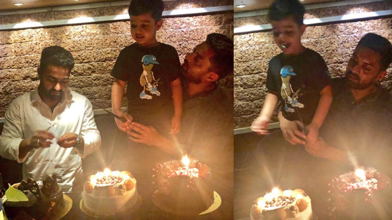 కళ్యాణ్ రామ్ పుట్టినరోజు.. కొడుకుతో తారక్ హడావిడి కళ్యాణ్ రామ్ పుట్టినరోజు.. కొడుకుతో తారక్ హడావిడి