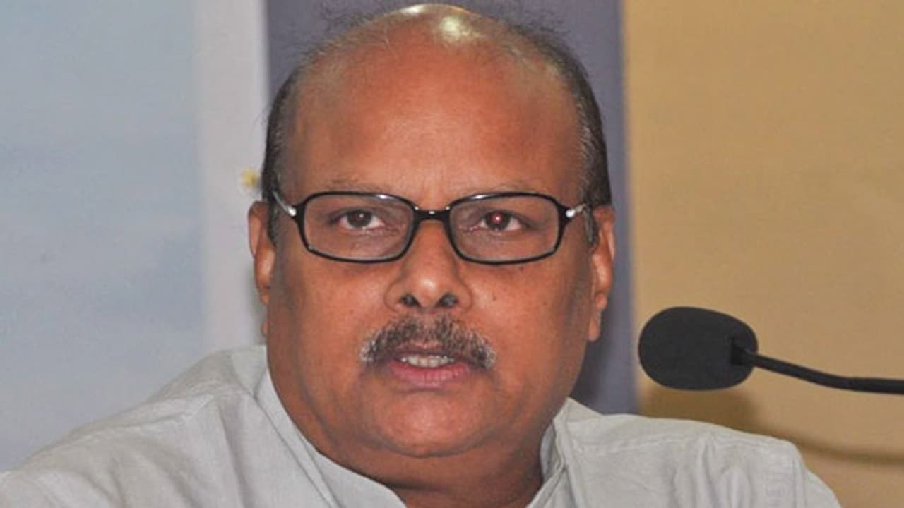 ఆర్టికల్ 256, 257 ప్రకారమే... ఏపి పాలనలో కేంద్ర జోక్యం: యనమల రామకృష్ణుడు ఆర్టికల్ 256, 257 ప్రకారమే... ఏపి పాలనలో కేంద్ర జోక్యం: యనమల రామకృష్ణుడు