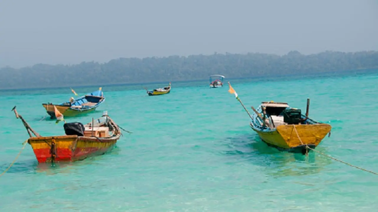 इस बेहद खूबसूरत Island पर बिताएं 7 दिन और 6 रातें, खर्च मात्र 20,740 रुपए