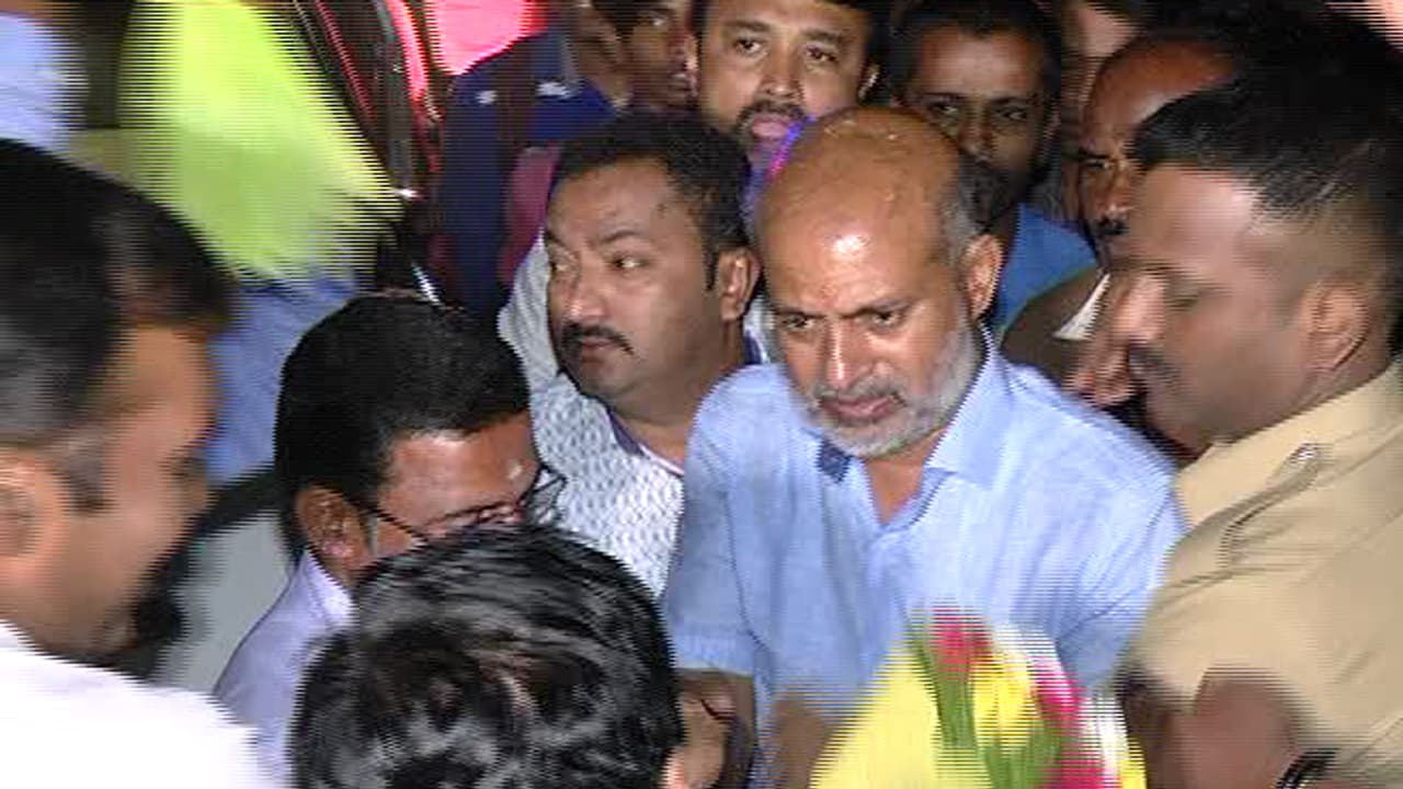 ಜೆಡಿಎಸ್ ಶಾಸಕ ಸಾ ರಾ ವಿರುದ್ಧ ಅಸಮಾಧಾನ ಭುಗಿಲು ಜೆಡಿಎಸ್ ಶಾಸಕ ಸಾ ರಾ ವಿರುದ್ಧ ಅಸಮಾಧಾನ ಭುಗಿಲು