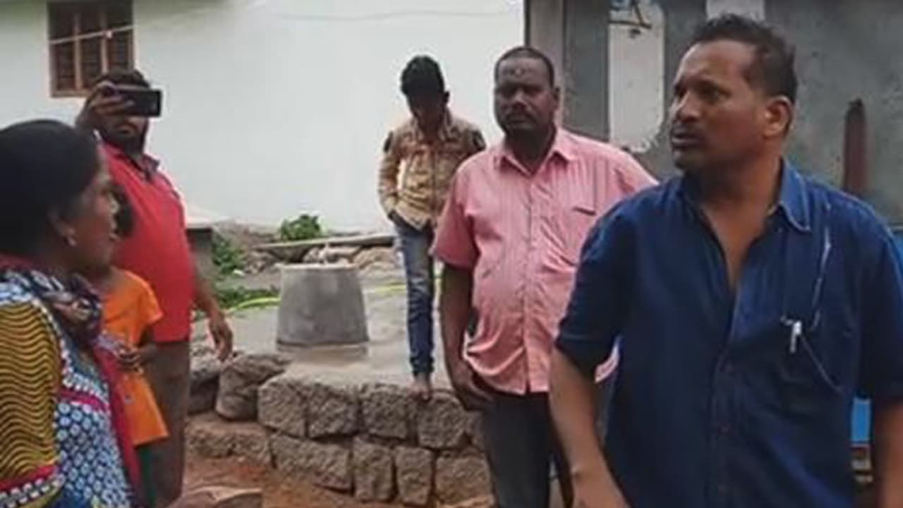 మరో మహిళతో భర్త రాసలీలలు, రెడ్ హ్యాండెడ్గా పట్టుకొన్న భార్య మరో మహిళతో భర్త రాసలీలలు, రెడ్ హ్యాండెడ్గా పట్టుకొన్న భార్య