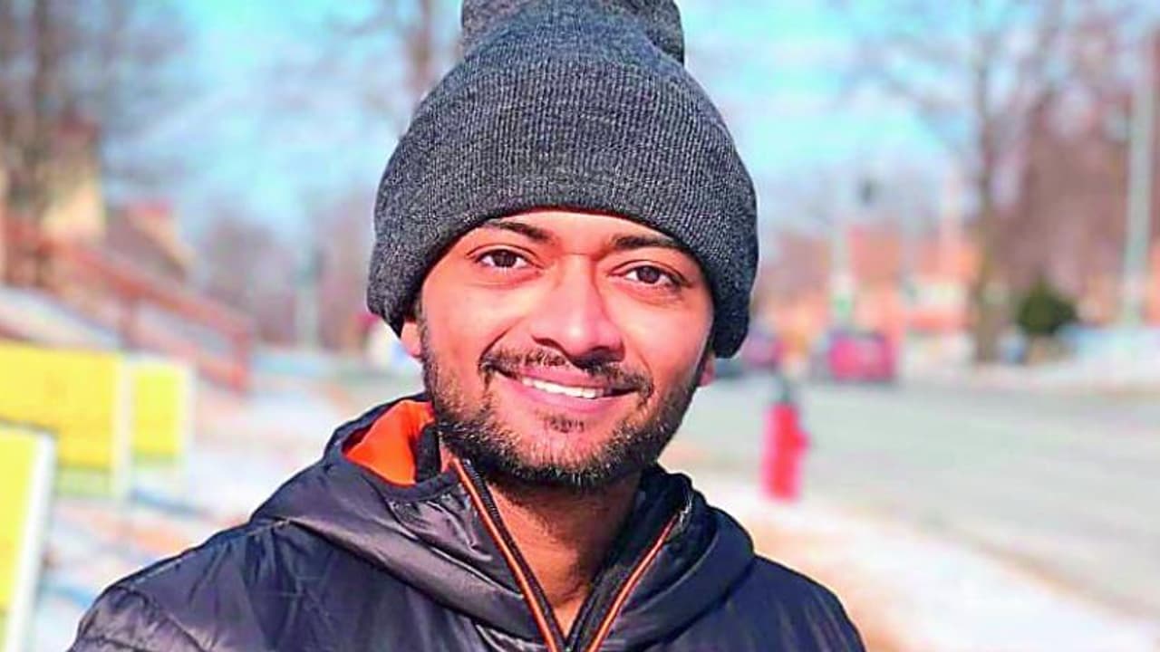 శరత్ హంతకుడిని పట్టిస్తే 10 వేల డాలర్లు: అనుమానితుడు ఇతనే (వీడియో) శరత్ హంతకుడిని పట్టిస్తే 10 వేల డాలర్లు: అనుమానితుడు ఇతనే (వీడియో)