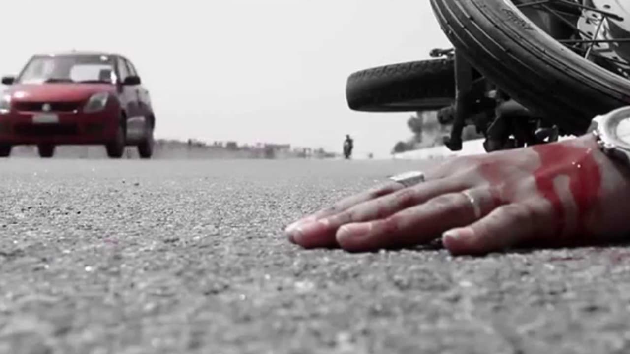 స్కూల్ బస్సు టైర్ల కింద నలిగిపోయిన చిన్నారి స్కూల్ బస్సు టైర్ల కింద నలిగిపోయిన చిన్నారి