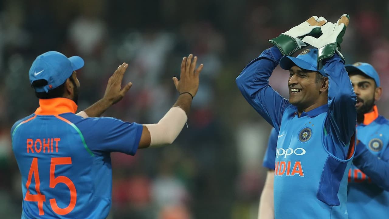 ಇಂಡೋ ಆಂಗ್ಲೋ ಒನ್’ಡೇ: ಟಾಸ್ ಗೆದ್ದ ಟೀಂ ಇಂಡಿಯಾ ಬೌಲಿಂಗ್ ಆಯ್ಕೆ ಇಂಡೋ ಆಂಗ್ಲೋ ಒನ್’ಡೇ: ಟಾಸ್ ಗೆದ್ದ ಟೀಂ ಇಂಡಿಯಾ ಬೌಲಿಂಗ್ ಆಯ್ಕೆ