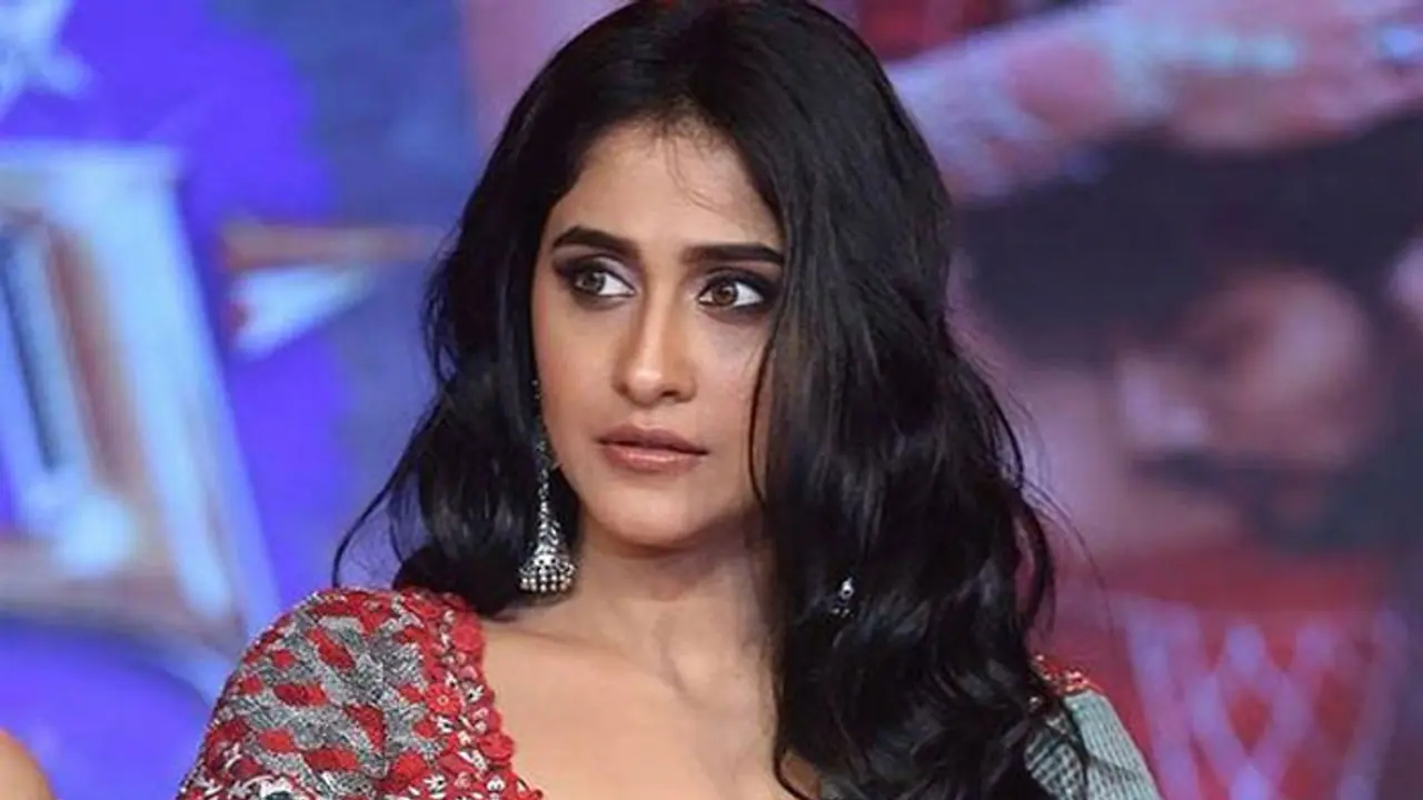 హీరోతో డేటింగ్ పై రెజీనా క్లారిటీ! హీరోతో డేటింగ్ పై రెజీనా క్లారిటీ!